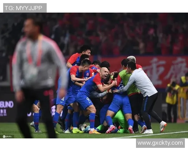 南京足球队与重庆足球队赛后复盘分析灵活性表现与战术调整的深度探讨